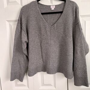 Auden Gray Cropped V-Neck Sweater
